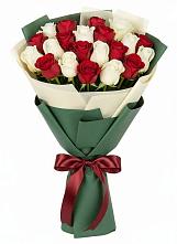 Букет Микс из красных и белых роз в Иволгинске