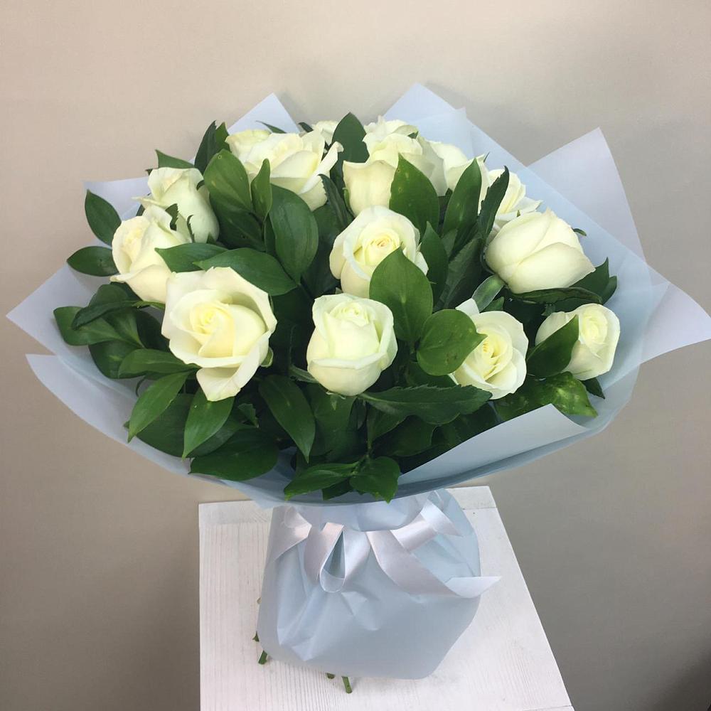 Букет 15 Белых роз Проуд в Иволгинске
