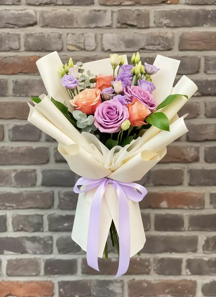 Букет цветов из: Лизиантусы и Розы в Иволгинске