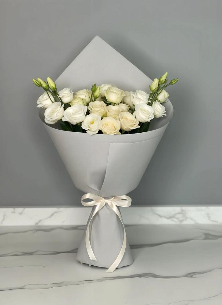 Букет цветов из: Розы и Лизиантусы в Иволгинске