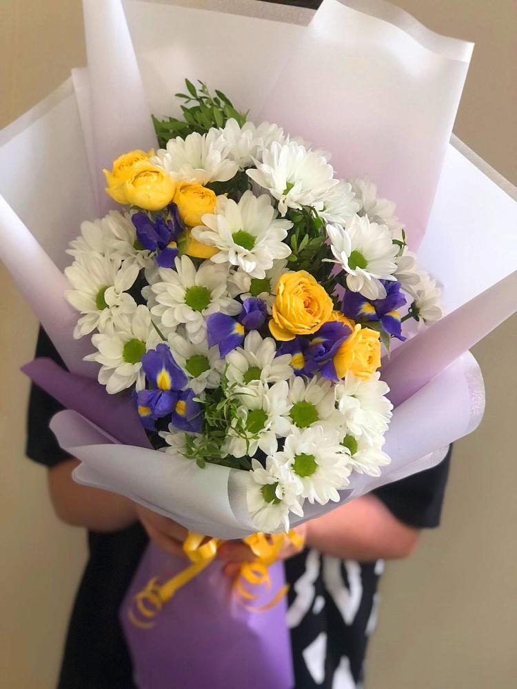 Букет цветов из: Ирисы, Хризантемы и Розы в Иволгинске