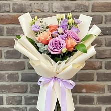 Букет цветов из:  Лизиантусы и Розы в Иволгинске