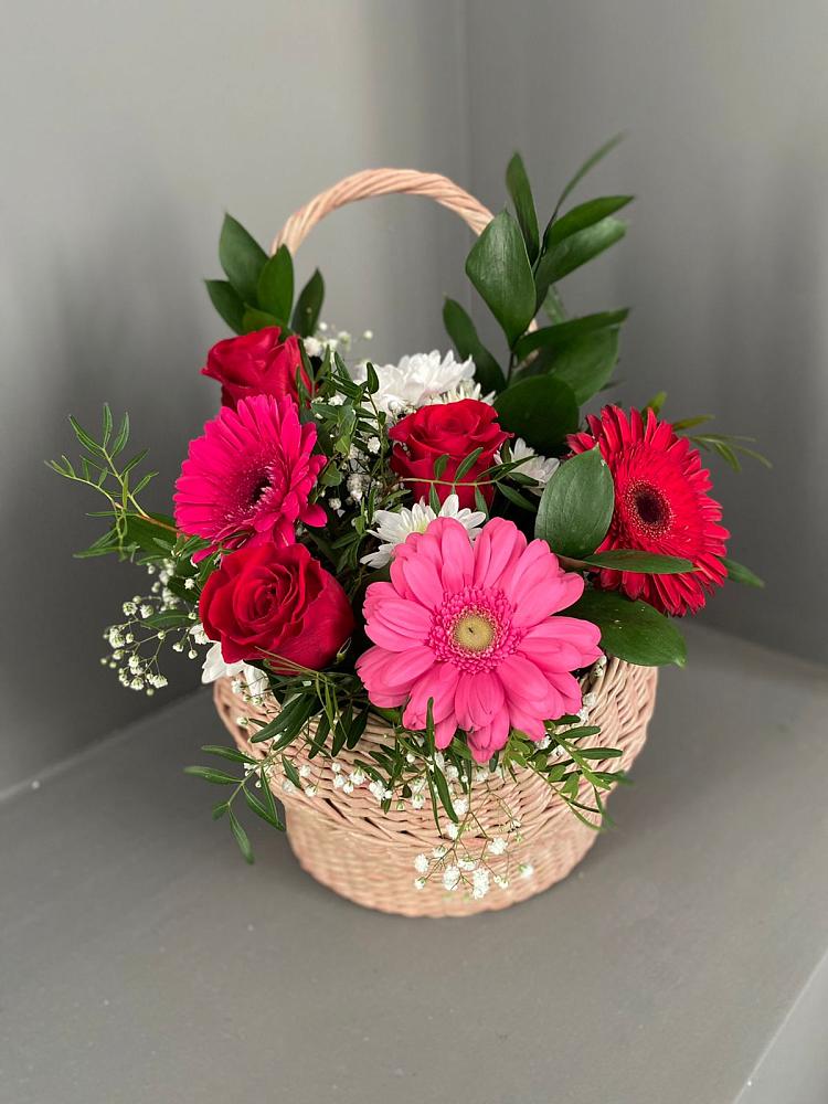 Цветочная композиция из Розы, Хризантемы и Герберы в корзине в Иволгинске