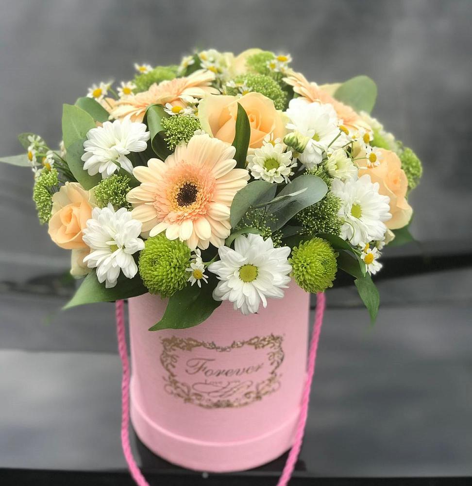 Цветочная композиция из Розы, Герберы и Хризантемы в шляпной коробке в Иволгинске