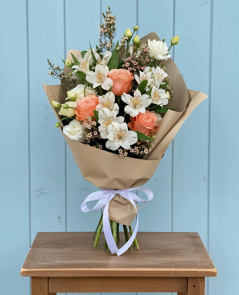 Букет цветов из: Альстромерии, Лизиантусы, Розы и Хризантемы в Иволгинске