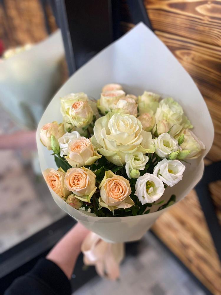 Букет цветов из: Розы и Лизиантусы в Иволгинске