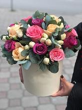 Цветочная композиция из Розы в шляпной коробке в Иволгинске